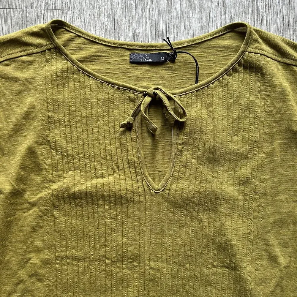 ✨ Prana Olive Green “Ocupas Popover” Boxy Pleated Short Sleeve T-Shirt Sz Medium - Picture 4 of 12